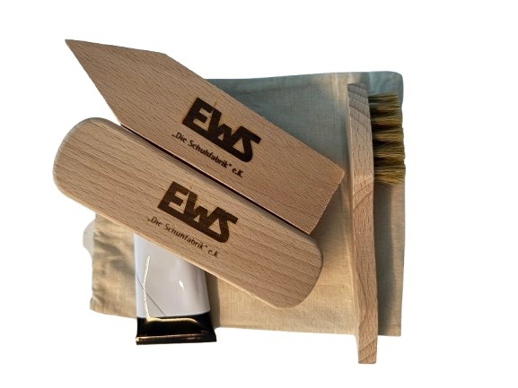 EWS hochwertiges Schuhpflege-Set speziell für Feuerwehrstiefel EWS hochwertiges Schuhpflege-Set speziell für Feuerwehrstiefel
